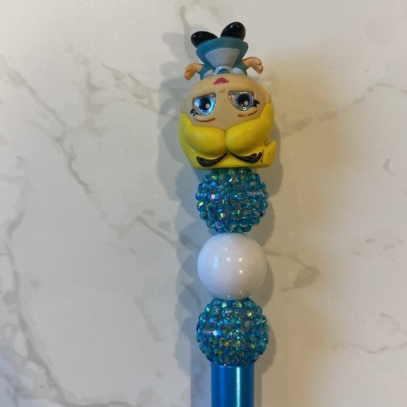 Doorables Alice in Wonderland Blue Beaded Pen Ink refills included - Picture 2 of 2